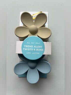 Gimme Beauty In Bloom Claw Clips for Medium Hair - Blue/Cream - 2ct